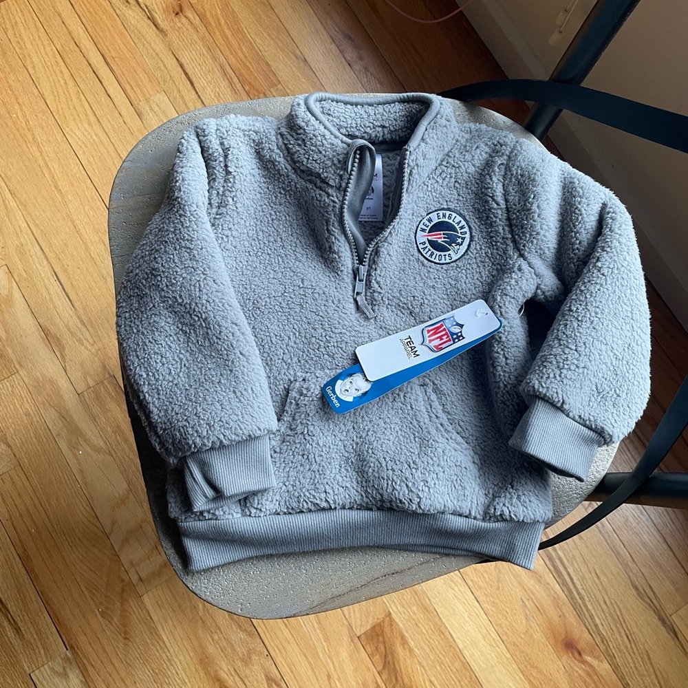 NWT Patriots gray teddy fleece pullover